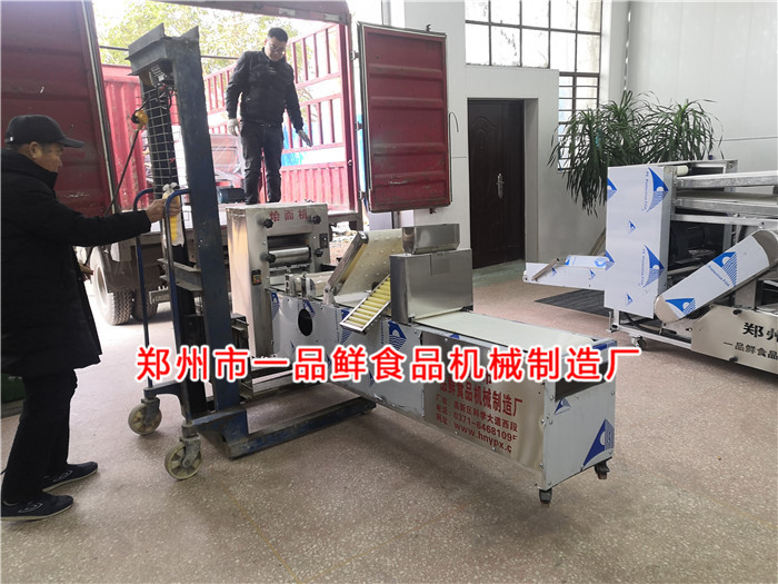 多功能燴面機(jī)開(kāi)始裝車